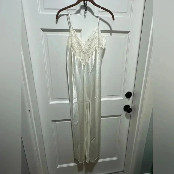 Vintage Victoria’s Secret White lace and satin slip dress wedding bridal size L - Picture 2 of 6